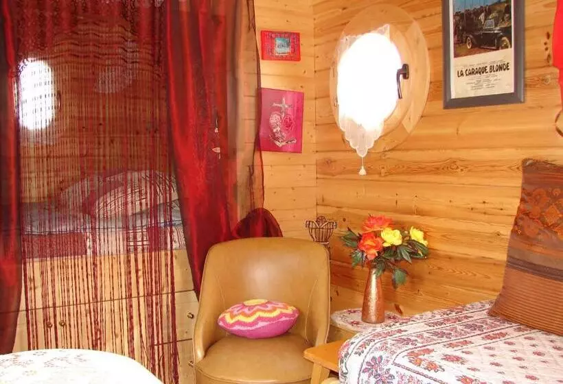 Aamiaismajoitus (B&B) Gites Et Roulottes Du Grand Puits