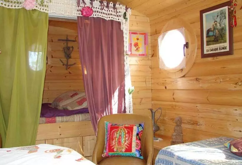 Aamiaismajoitus (B&B) Gites Et Roulottes Du Grand Puits
