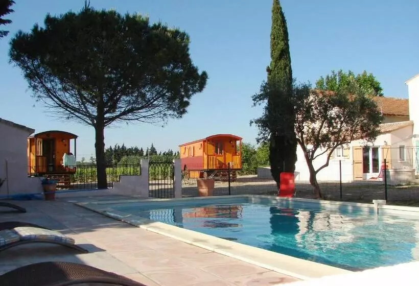 Aamiaismajoitus (B&B) Gites Et Roulottes Du Grand Puits