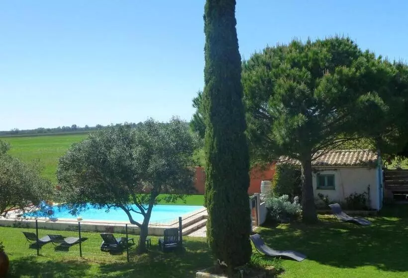 Aamiaismajoitus (B&B) Gites Et Roulottes Du Grand Puits