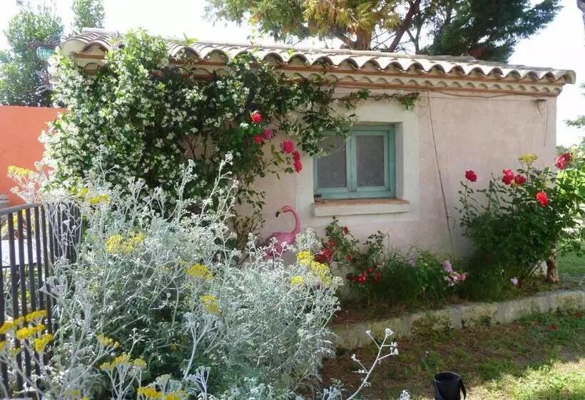 Aamiaismajoitus (B&B) Gites Et Roulottes Du Grand Puits