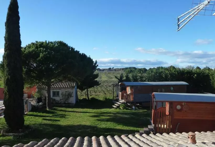 Aamiaismajoitus (B&B) Gites Et Roulottes Du Grand Puits