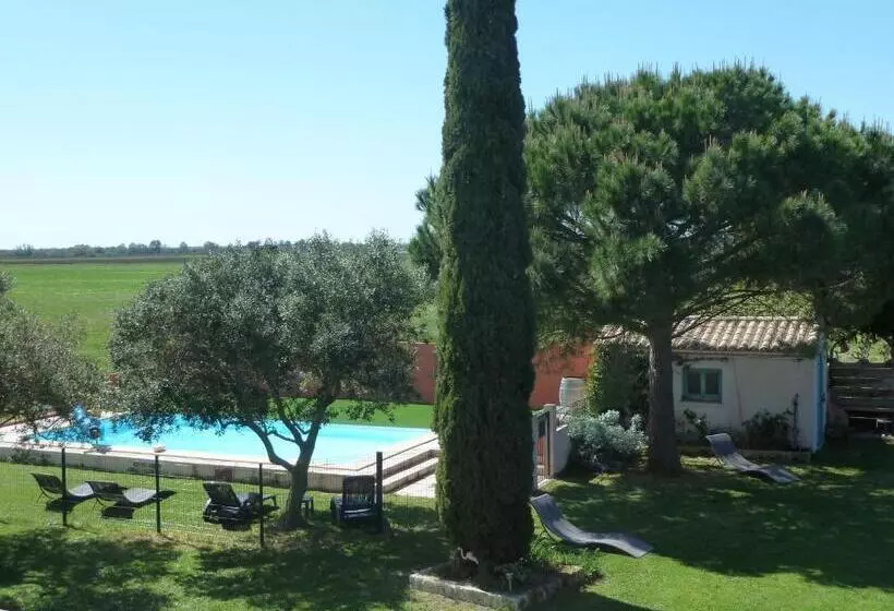 Aamiaismajoitus (B&B) Gites Et Roulottes Du Grand Puits