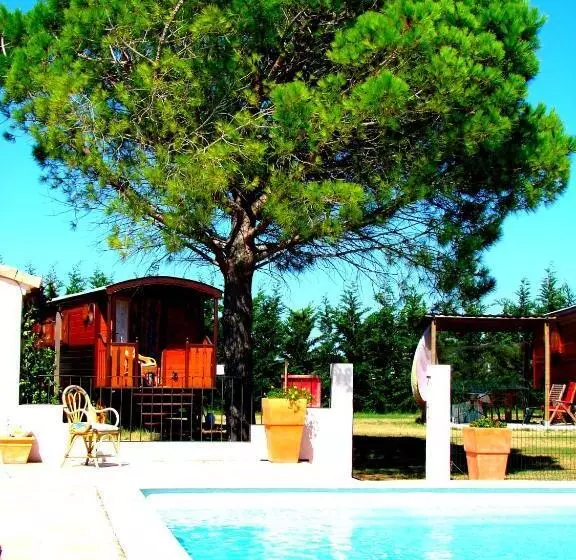 Aamiaismajoitus (B&B) Gites Et Roulottes Du Grand Puits