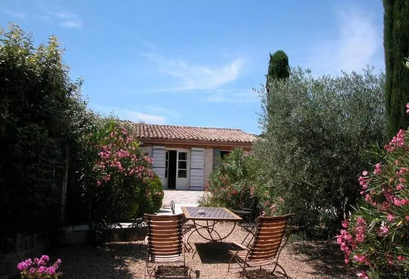 Aamiaismajoitus (B&B) Le Mazet De La Dame