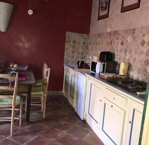 Aamiaismajoitus (B&B) Le Mazet De La Dame
