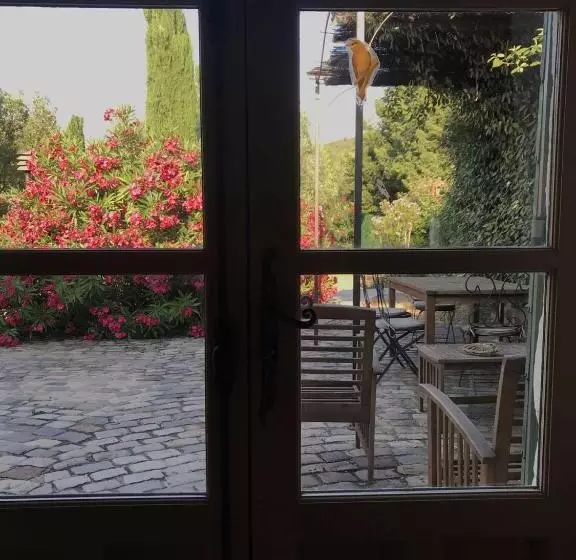 Aamiaismajoitus (B&B) Le Mazet De La Dame