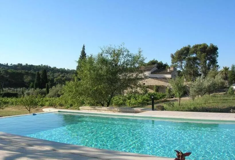Aamiaismajoitus (B&B) Le Mazet De La Dame