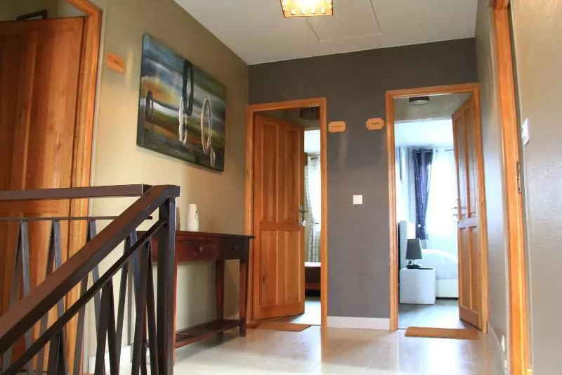 تختخواب و صبحانه Roissy Chambres