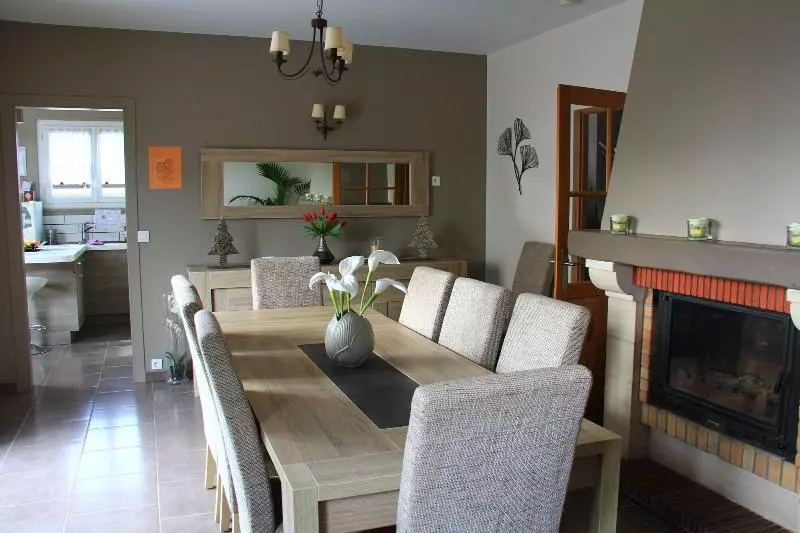 تختخواب و صبحانه Roissy Chambres