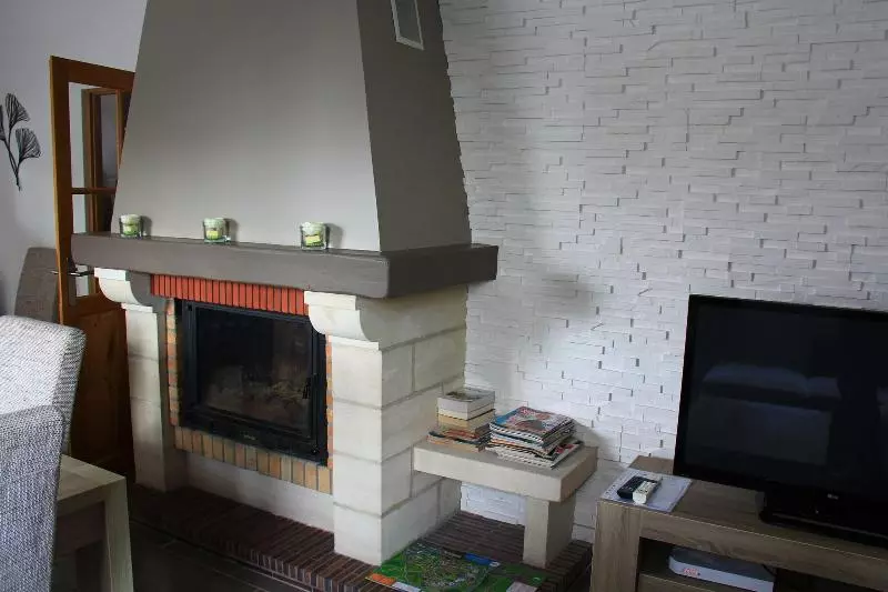 تختخواب و صبحانه Roissy Chambres