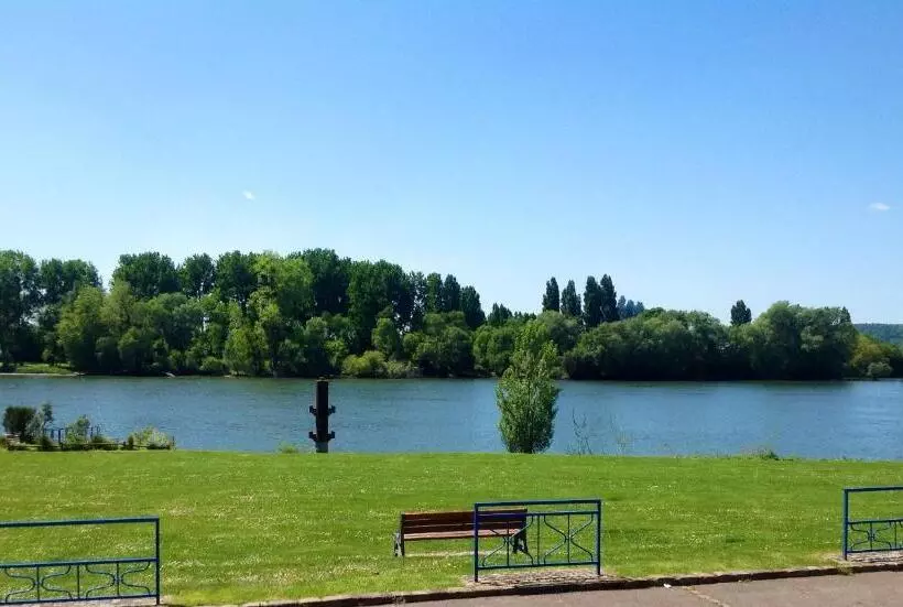 تختخواب و صبحانه Chambres D'hôtes La Villa Aliénor