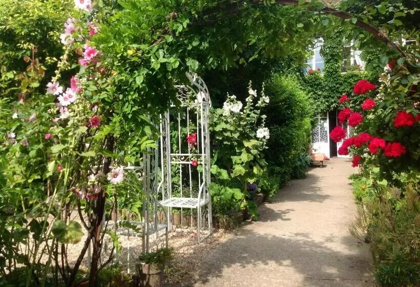 تختخواب و صبحانه Chambres D'hôtes La Villa Aliénor