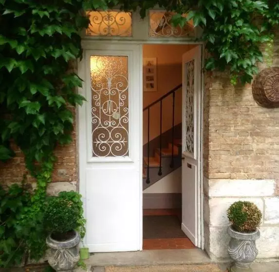 تختخواب و صبحانه Chambres D'hôtes La Villa Aliénor