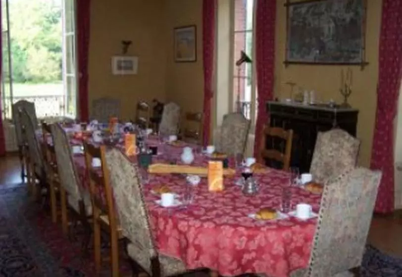 Aamiaismajoitus (B&B) Château Des Bouffards