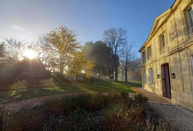 Aamiaismajoitus (B&B) Château Ormes De Pez