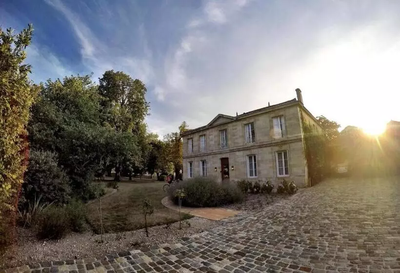Aamiaismajoitus (B&B) Château Ormes De Pez