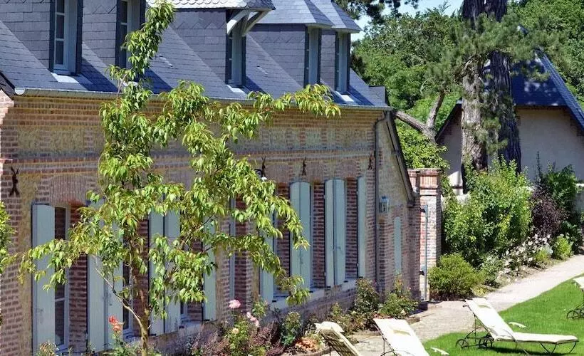 تختخواب و صبحانه Le Clos De Grace