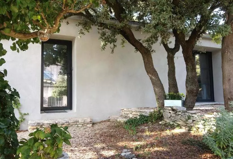 تختخواب و صبحانه New Cabanon