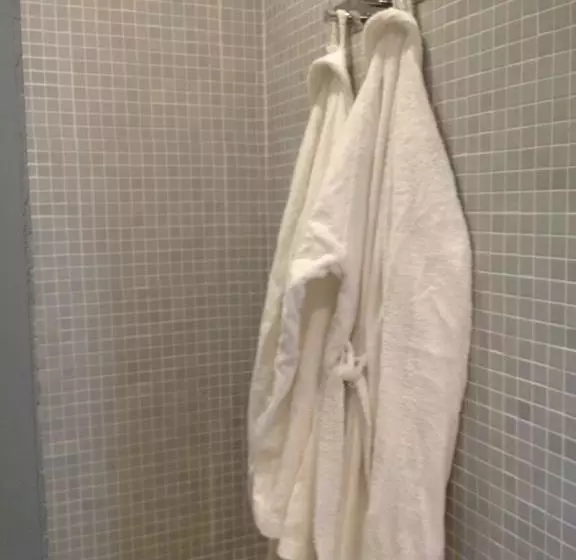 تختخواب و صبحانه New Cabanon