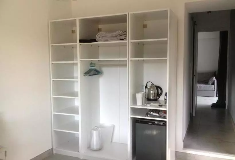 تختخواب و صبحانه New Cabanon