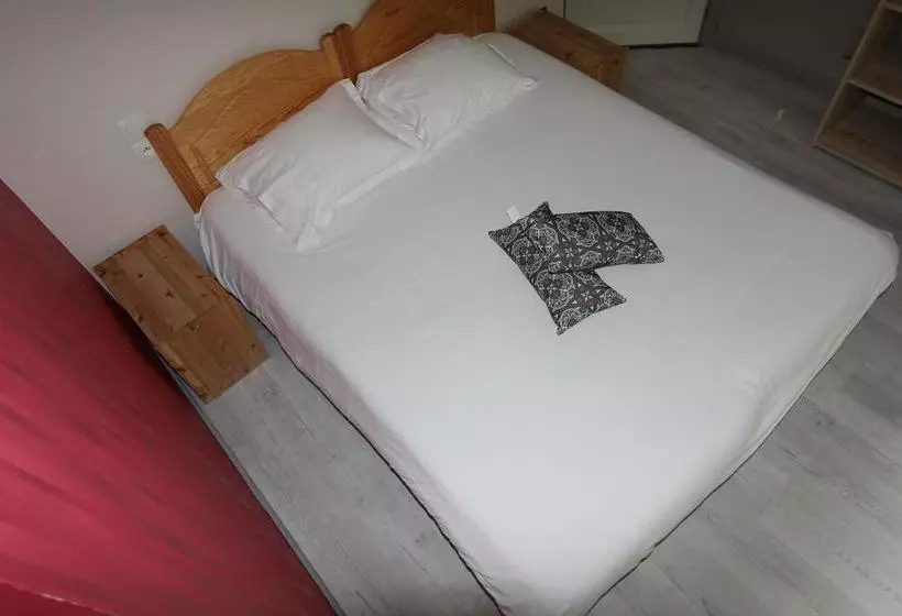 Hotelli Auberge La Caverne