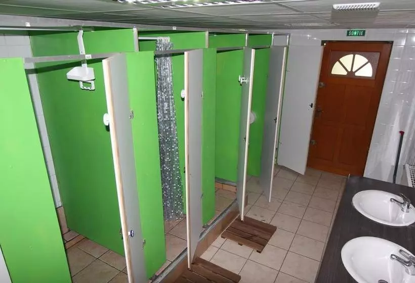 Hotelli Auberge La Caverne