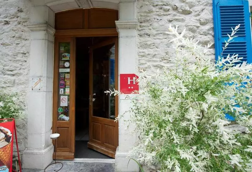 Hotelli Auberge La Caverne