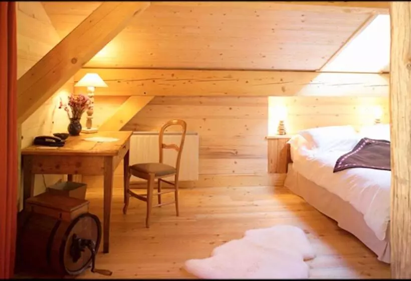 هتل La Ferme Du Chozal, Chalet De Tradition
