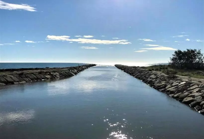 هتل Lou Marquès