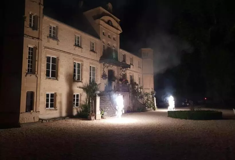 تختخواب و صبحانه Chateau Du Four De Vaux