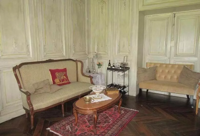 تختخواب و صبحانه Chateau Du Four De Vaux