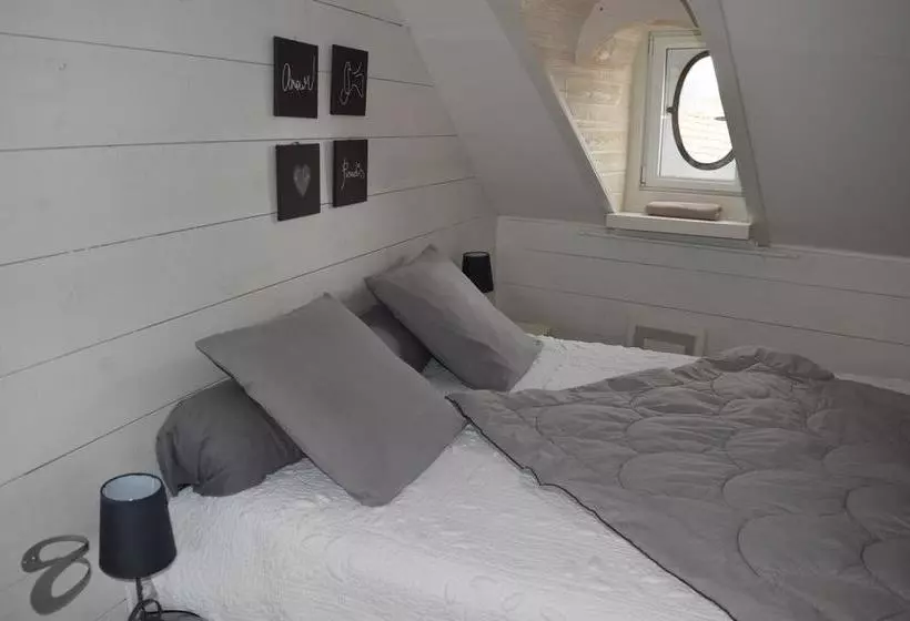 تختخواب و صبحانه La Maison De Marie Caroline