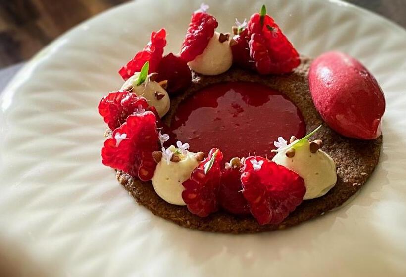 Отель Auberge Pom'poire