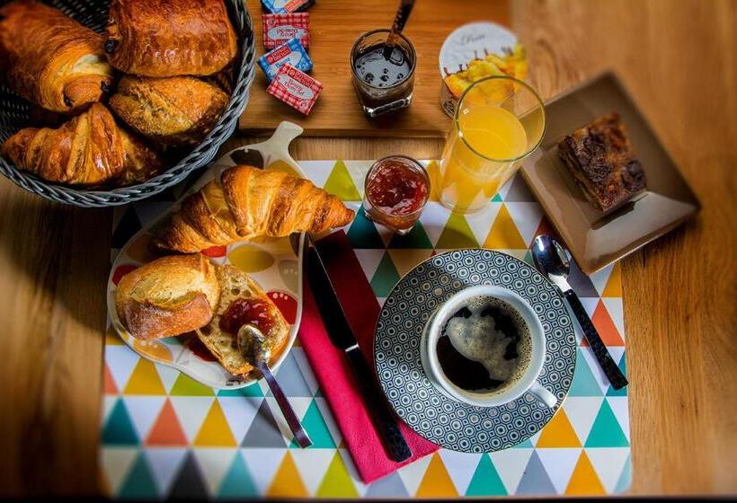 Отель Auberge Pom'poire