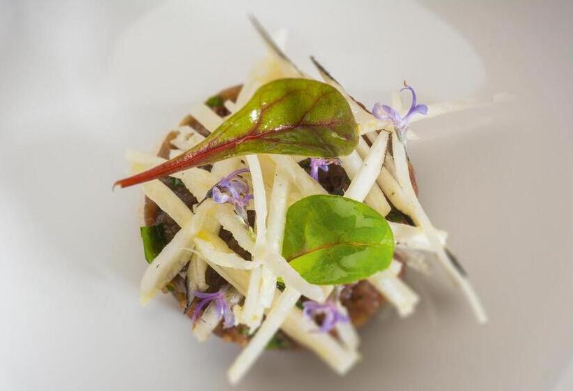 Отель Auberge Pom'poire