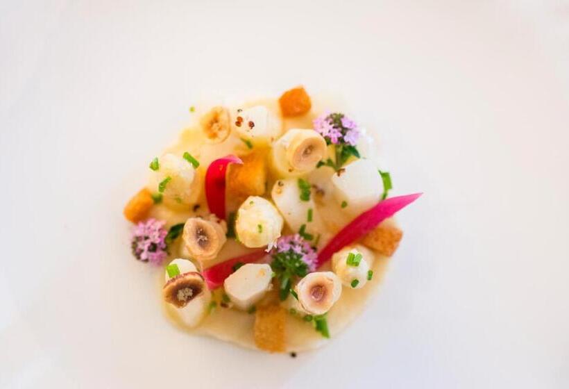 Отель Auberge Pom'poire