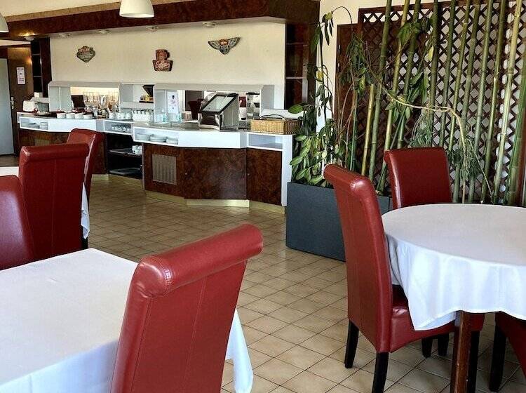 Brit Hotel Essentiel Moulins Avermes