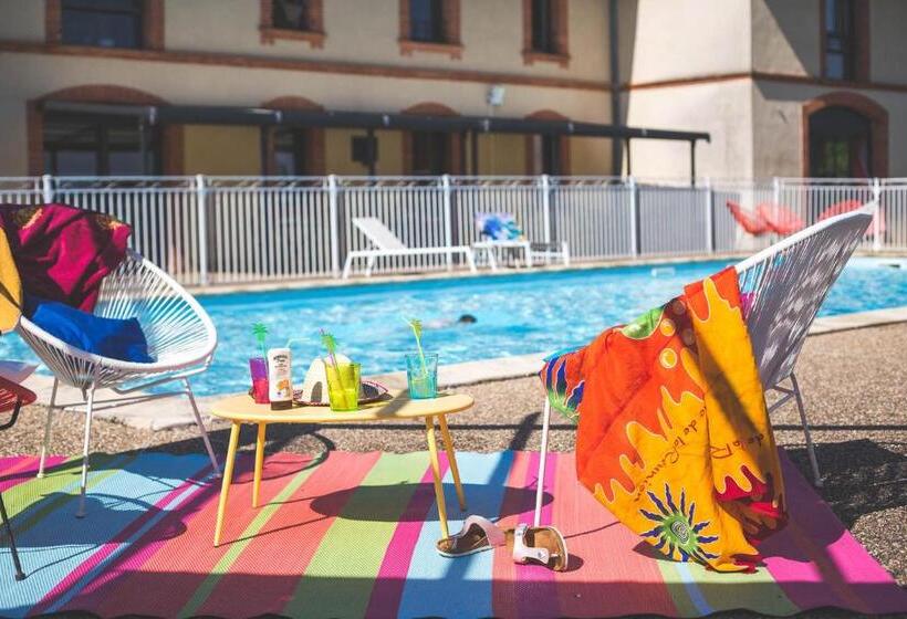 هتل Domaine De Garabaud