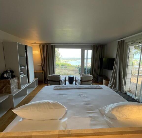 Отель Hôtel Spa Les Corderies