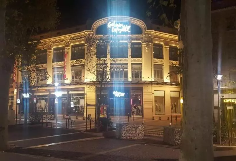 هتل Hôtel Confort