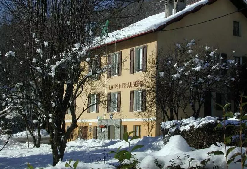 هتل Hôtel Restaurant La Petite Auberge