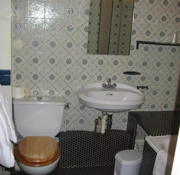 هتل Hôtel Restaurant La Petite Auberge