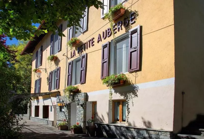 هتل Hôtel Restaurant La Petite Auberge