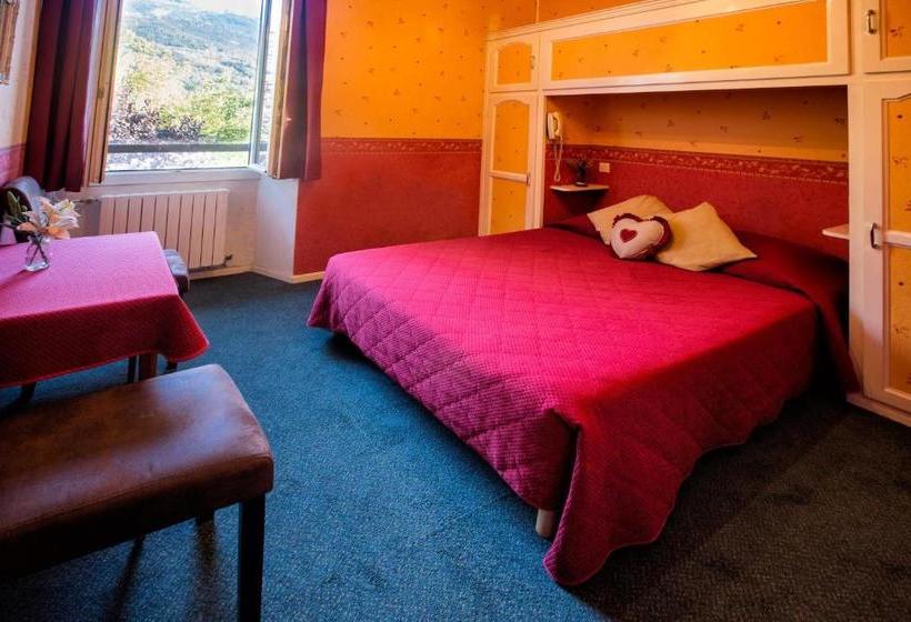 هتل Hôtel Restaurant La Petite Auberge