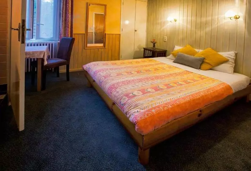 هتل Hôtel Restaurant La Petite Auberge