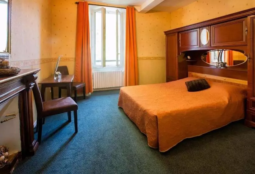 هتل Hôtel Restaurant La Petite Auberge