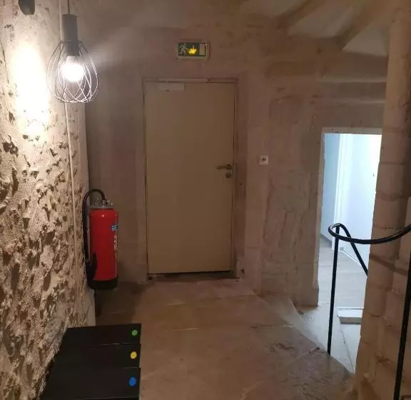 ホテル Logis Le Relais Du Chapeau Rouge