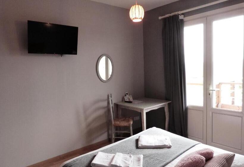 Отель Logis Hôtel Restaurant La Borie