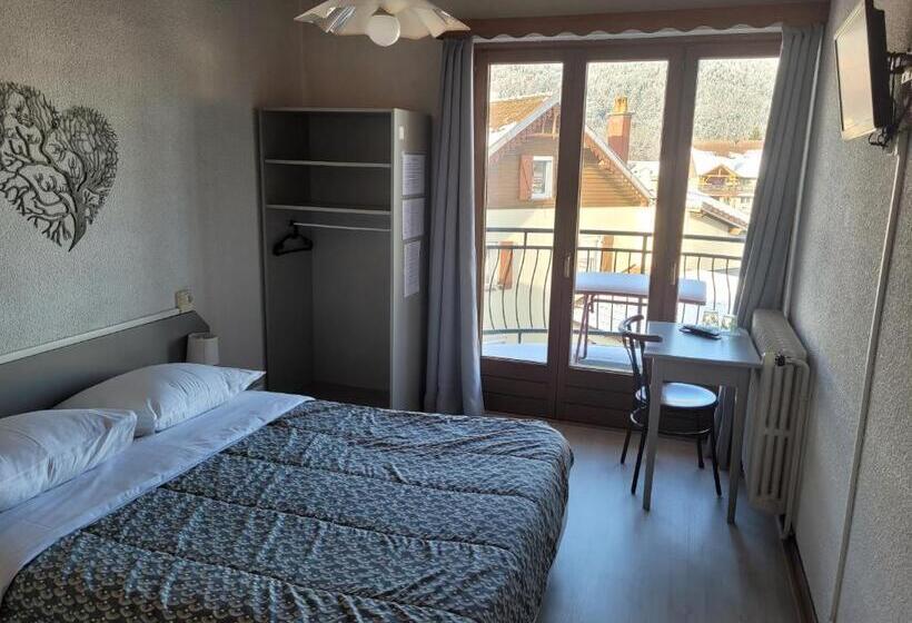 Отель Les Jolis Coeurs